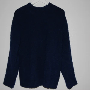 Stickad tröja  - Lurvig stickad tröja från Zara aldrig använt! Storlek M