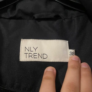 NLY TREND  - Säljer min vinterjacka som är använd endast 2-3 gånger under en vinter. Den är storlek 38 (M) passar L också. Ord pris 899kr men säljer den för 500kr