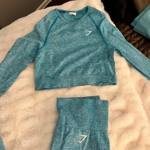 Säljer gymshark crop top - Använd ett fåtal gånger, i fint skick! Storlek S