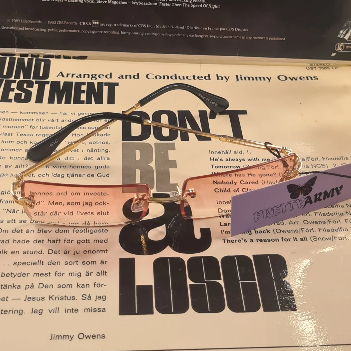 Solglasögonen från prettyArmy i rosa. - 90