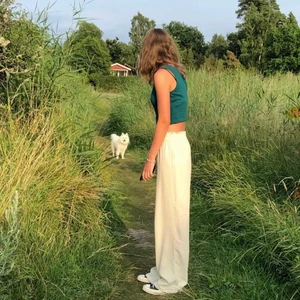 super snygga linnebyxor 👩🏽‍🎤🕺🏼💙💕🥸😻😋💖 - super snygga linnebyxor💗 lappen är borta så vet ej vart dom kommer ifrån. storlek M men sitter bra på mig som har S! säljer pga för långa, skulle passa någon som är 163-170!! aldrig använda utav mig. (lånade bilder från förra ägaren) 