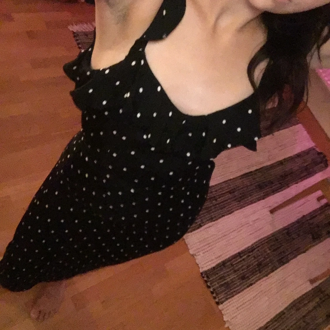 Prickig satin klännibg - 90