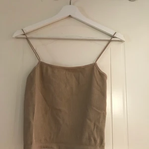 Helt nytt linne från Zara - Helt nytt linne från Zara med prislappen kvar. Nypris 99kr Beige 