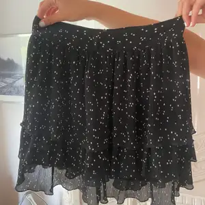 Prickig kjol från zara! Köptes för 2 år sedan ksk. Inte använt så mycket💓