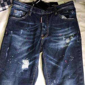 Dsquared - Säljer mina dsquared byxor i storlek 48 med prislapp kvar. Kommer inte lägga pris utan det är bara buda 