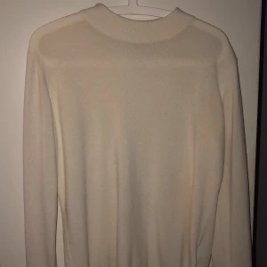 Tröja - Säljer denna fina den är inte använd många gånger men den e as skön💕