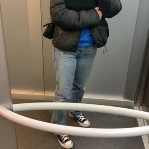 Zara jeans - Intressekoll på mina mid Rise jeans från zara, säljer vid bra bud😊