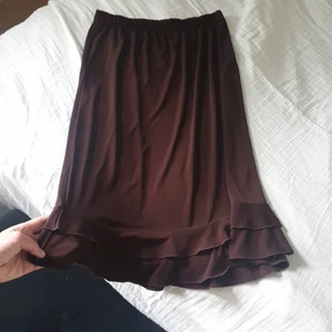 Brun kjol retro - Brun knälång kjol. Retro, saknar lapp men ca storlek M. 