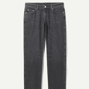 Weekday arrow jeans  - Gråa lågmidjade weekday arrow jeans, nyskick! Förstora för mig:( 