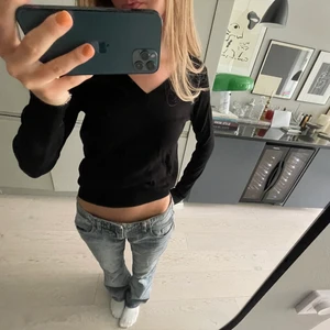 Tröja - V-ringad basic tröja från hm! Använd fåtal gånger 