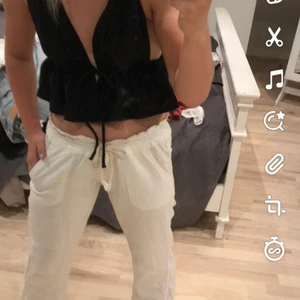 Topp från bikbok - Säljer denna galet fina top från bikbok i strl S😍 säljer för 80+frakt alternativt efter överenskommelse😁👌🥰