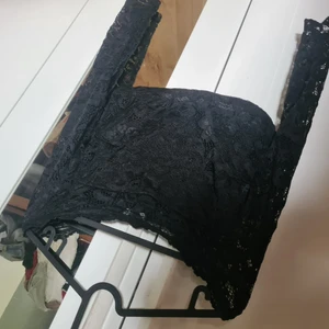 Croppad spets topp - Helt ny topp, pris lapp kvar. Fel storlek.