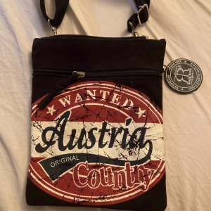vintage väska - säljer en snygg vintage väska som jag aldrig använt