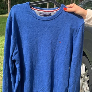 Tommy Hilfigher stickad tröja - snygg tommy tröja, passar både dam & herr 
