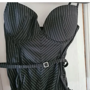 Korsett  - Köpte denna på plick men aldrig använt, den kommer från hm för längesen.