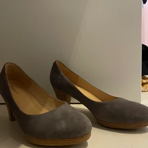 Gant skor - Klackskor i fint skick. Inte använda många gånger, materialet ser fortfarande lika fint ut. Storlek 38