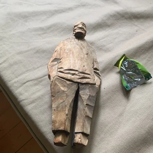 Trä människa - Jag gjorde denna när jag satt i kåken, jag åt upp tårna