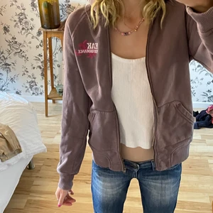 Peak zipup  - Zipup hoodie ifrån peak performance. Jättebra kvalité och i storlek s😍