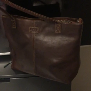 Superfin Biori Väska  - En superfin praktisk väska som kan hålla väldigt tungt. Höjd-32cm, Bredd-36cm, Djup-12xm