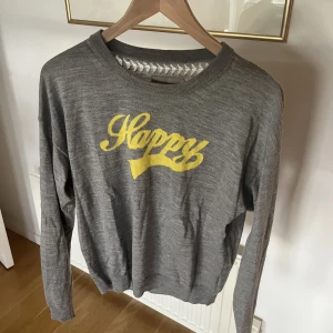 Zadig Voltaire tröja - Säljer min jättefina stickade tröja från Zadig Voltaire i bra skick😻😻