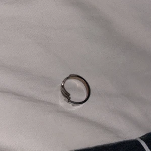 Silvrig ring - Skriv privat om ni vill veta mer om ringen förutom det ni redan har sett❤️
