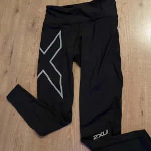 2XU tights - Fina träningstights från 2XU som dessvärre är för små. Endast testade! Kan tänka mig att gå ner i pris vid snabb affär 💞