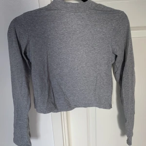 Långärmad tröja  - Långärmad fin tröja från bilbolaget i storlek large men är liten i storleken. Jätte fin❤️