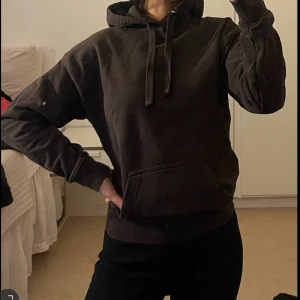 Tjocktröja  - Brun tjocktröja från h&m  Aldrig använd 