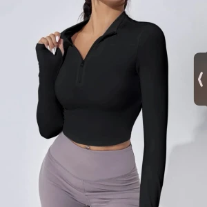 SHEIN  - Helt ny, bra skick använder nästan Aldrig.