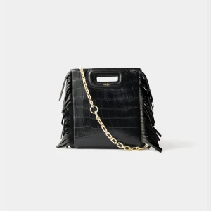 maje väska 🥂🌟💋 - intressekoll på min maje väska i minsta modellen! använder it så mkt, köptes här på plick, har endast det långa bandet! jättefint skick 💗 skriv vid frågor/vill ha fler bilder m.m <3 OBS: jätteosäker på om jag vill sälja så säljer bara vid bra bud!