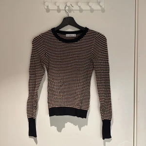 Långärmad tröja - Bara att skriva om fler bilder eller mått önskas ☺️