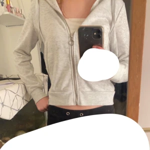 Zip up - Super fin zip up hoodie använd 1 gång från new yorker. Frakt tillkommer! ❤️