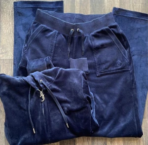 Juicy couture byxor  - Bara byxorna kvar Byxorna är storlek S, köpta på Nelly Kontakta vid frågor💕💕