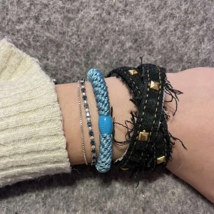 Nitarmband  - 37.5 med det sagt passar de om du har 18.5 som handels längd