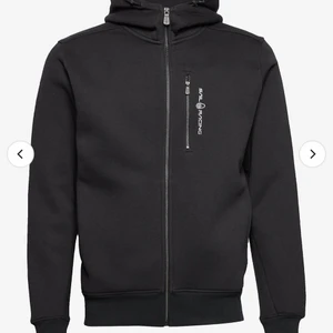 Sail racing hoodie  - Säljer denna i storlek 170, sparsamt använd. Nypris 1500kr 🙌🏻