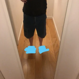 shorts  - säljer mina shorts som jag köpte på beyond retro i somras, har använt de typ 2 gånger. köpte de för typ 300kr, hör av er vid intresse eller frågor 