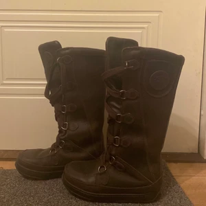 Timberland stövlar  - Endast använda fåtal gånger. Fint skick. Strl: 38