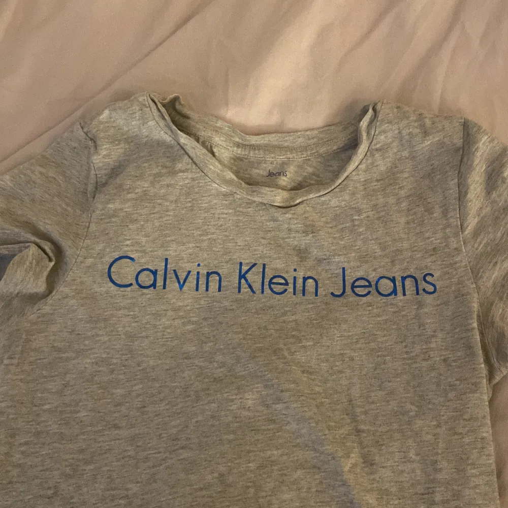 Calvin Klein t-shiet storlek xs. T-shirts.