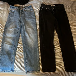Lager 157 jeans - Två exakt likadana jeans i olika färger. De är från lager 157. Båda är i storlek xxs och är i modellen cone. Köp båda för 100kr eller ett par för 50kr.