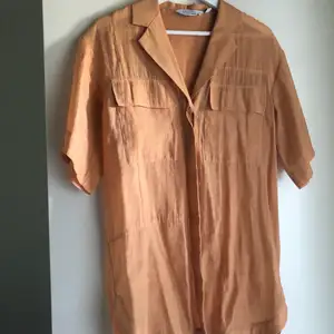 Orange oversize skjorta 