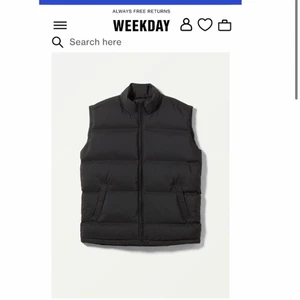 Weekday puffer vest  - Assnygg vest från weekday ❤️  Passar till allt speciellt nu till hösten  Som ny 💓 kan mötas upp i Stockholm eller skicka 🥰🥰