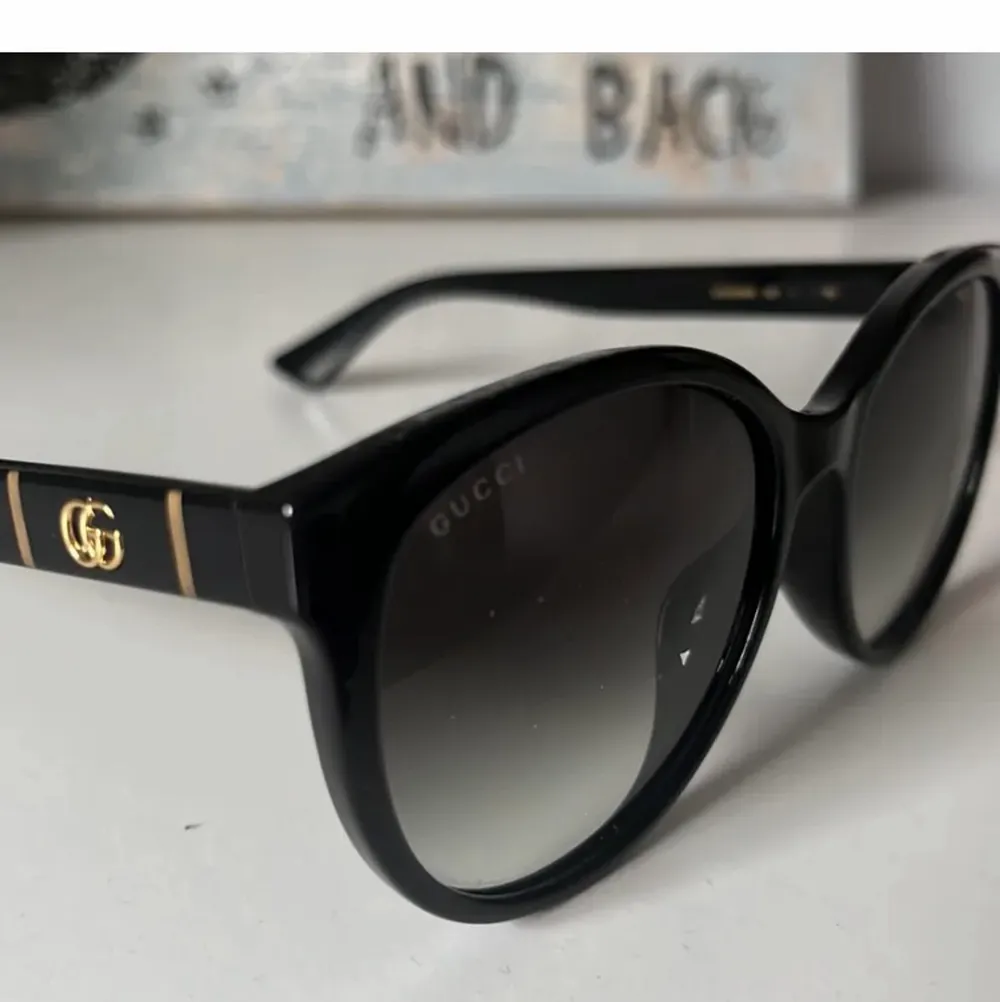 Gucci solglasögon från synsam. I nyskick och inga repor eller så på dom. 🤎🧡. Accessoarer.