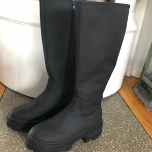 Boots - Ett par ursnygga boots som passar perfekt nu till höst! Helt nya! Strl 39!   Frakt - 122kr