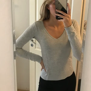 Finstickad tröja - Ljusgrå finstickad tröja från lager 157 i strl xs. Tröjan är i fint skick. Kan skicka fler bilder🤍 Köpare står för frakt