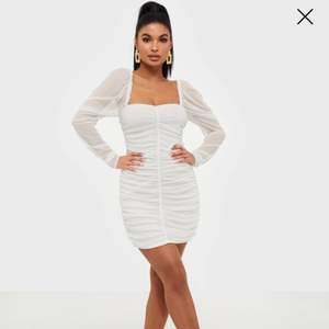 En vit klänning från missguided och köpt från nelly. Aldrig använd, köptes för 350kr. ❤️