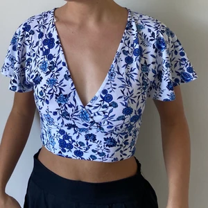 Snygg sommartopp - Snygg sommartopp med öppen och knytning i ryggen. 