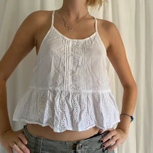 Linne - ❗️kontakta innan köp❗️ säljer detta linne med broderi detaljer. Möts helst, skriv privat för detaljer!💕