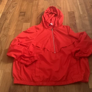 Luftig jacka  - En jätte fin dra på jacka från hm den kommer dock ej till andvändning då det ej är min stil längre 