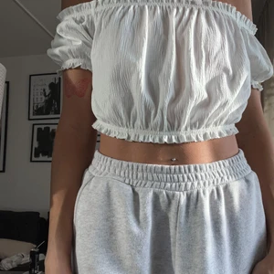 Vit topp H&M - Vit off shoulder topp från Hm Strl S