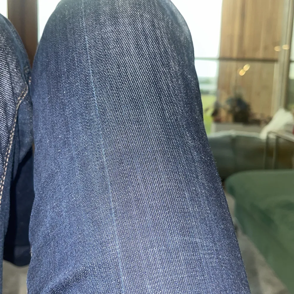 Ett par så snygga low waist flare jeans från 7 for all mankind!! Typ 30 år gamla, så dem e vintage och Är svåra att få tag på!! Jag e 170 . Jeans & Byxor.